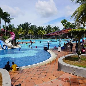 Bukit Beruntung Resort